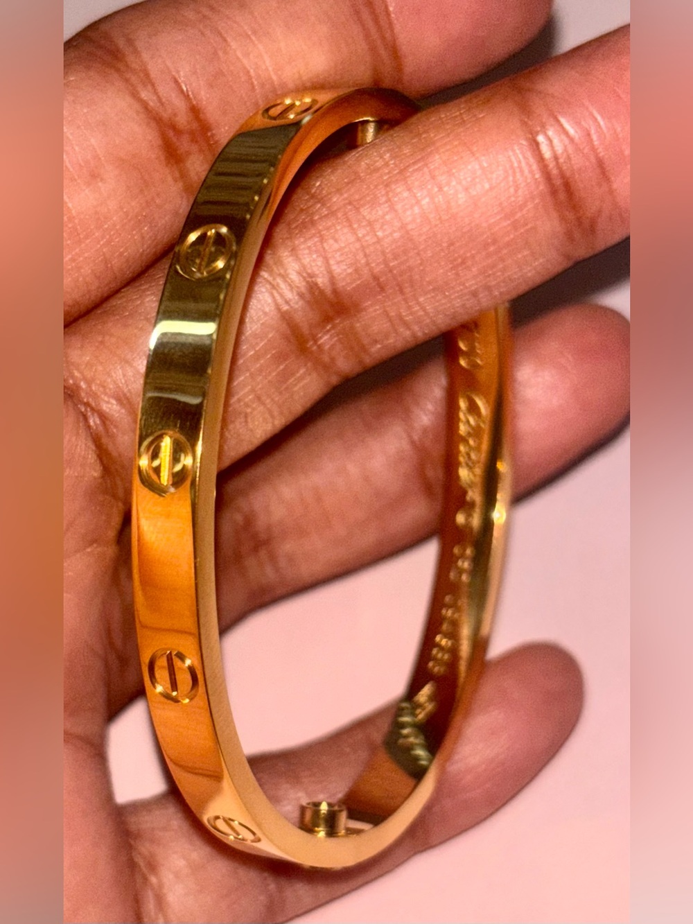 NWT 💛 LOVE 💛 Gold Bangle Bracelet - Size 17